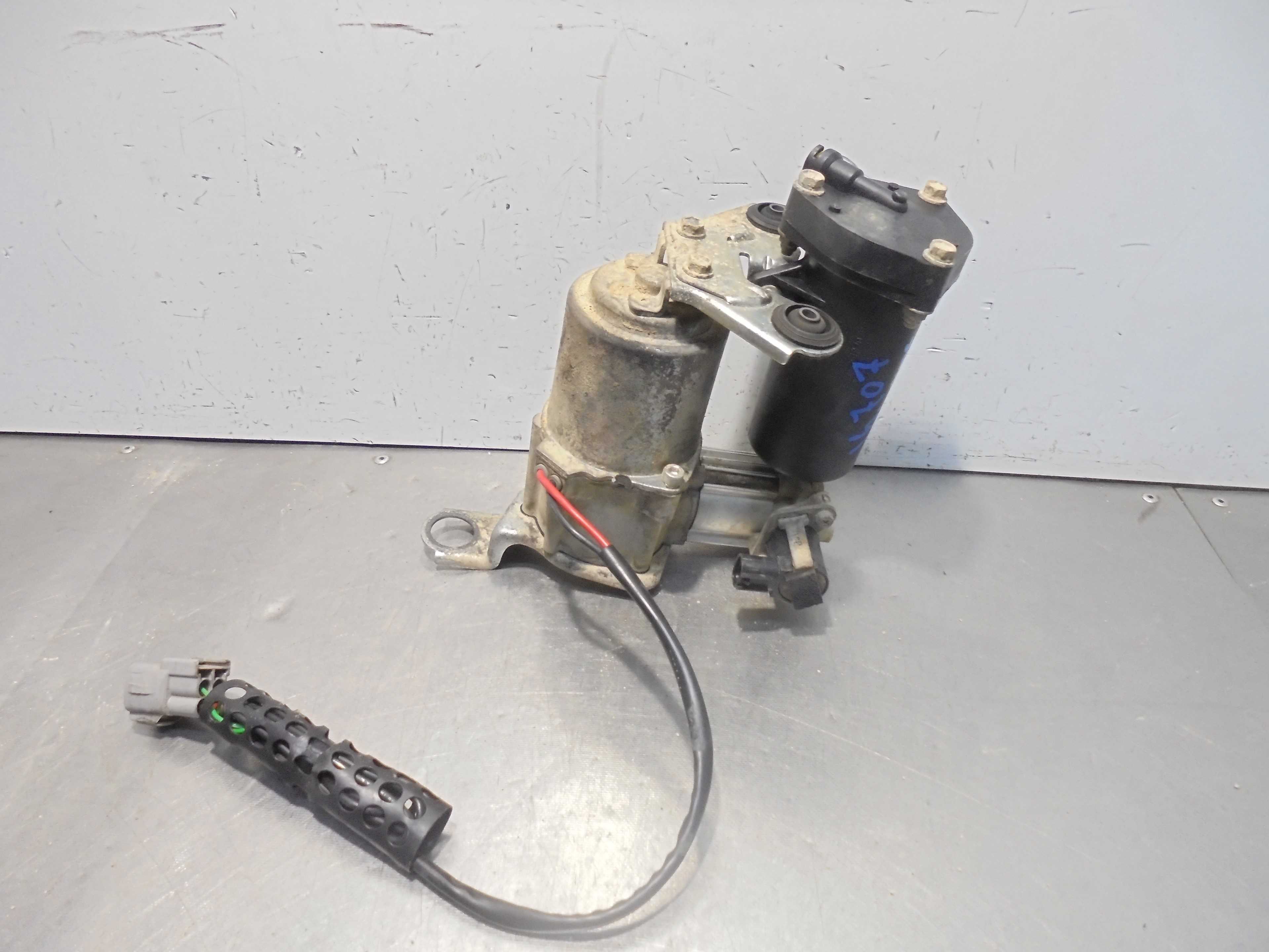 Recambio de bomba suspension para toyota land cruiser (j12) 3.0 turbodiesel referencia OEM IAM   