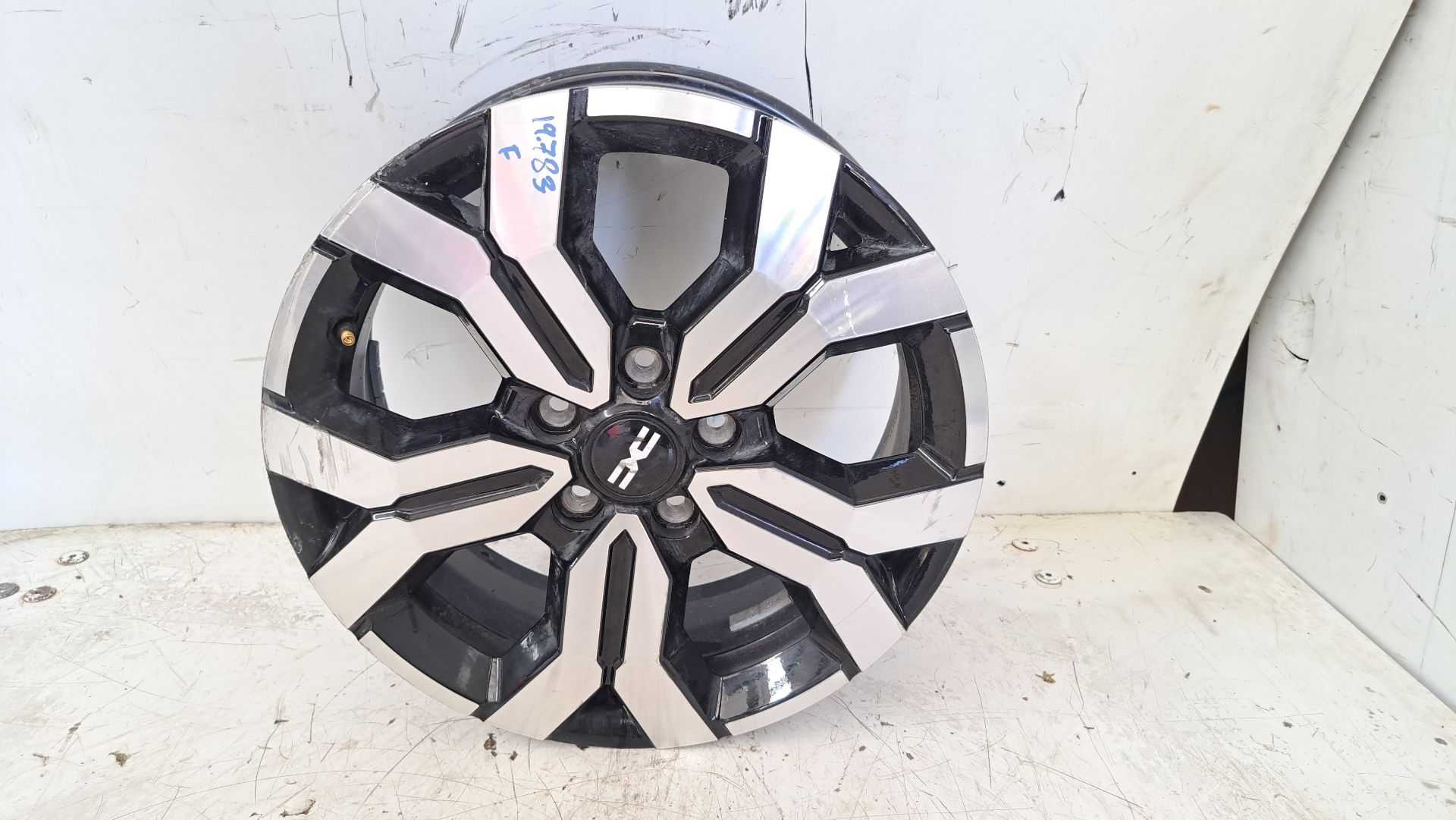 Recambio de llanta para dacia duster ii comfort referencia OEM IAM r17 403005180r 