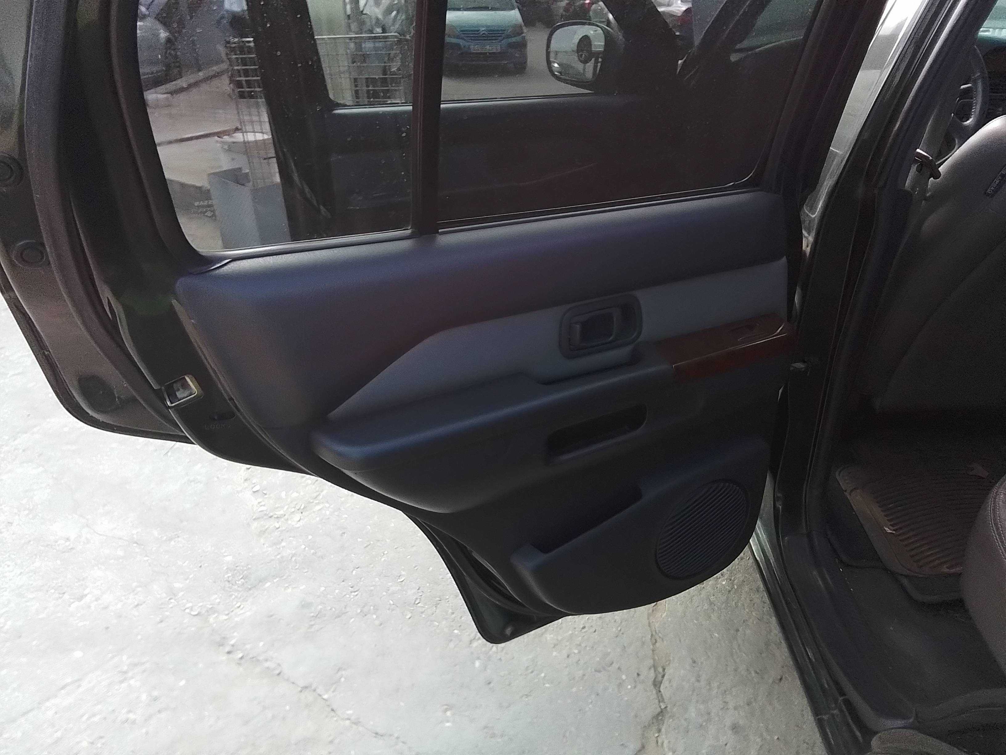 Recambio de guarnecido puerta trasera izquierda para nissan pathfinder (r50) 3.3 v6 automático referencia OEM IAM   
