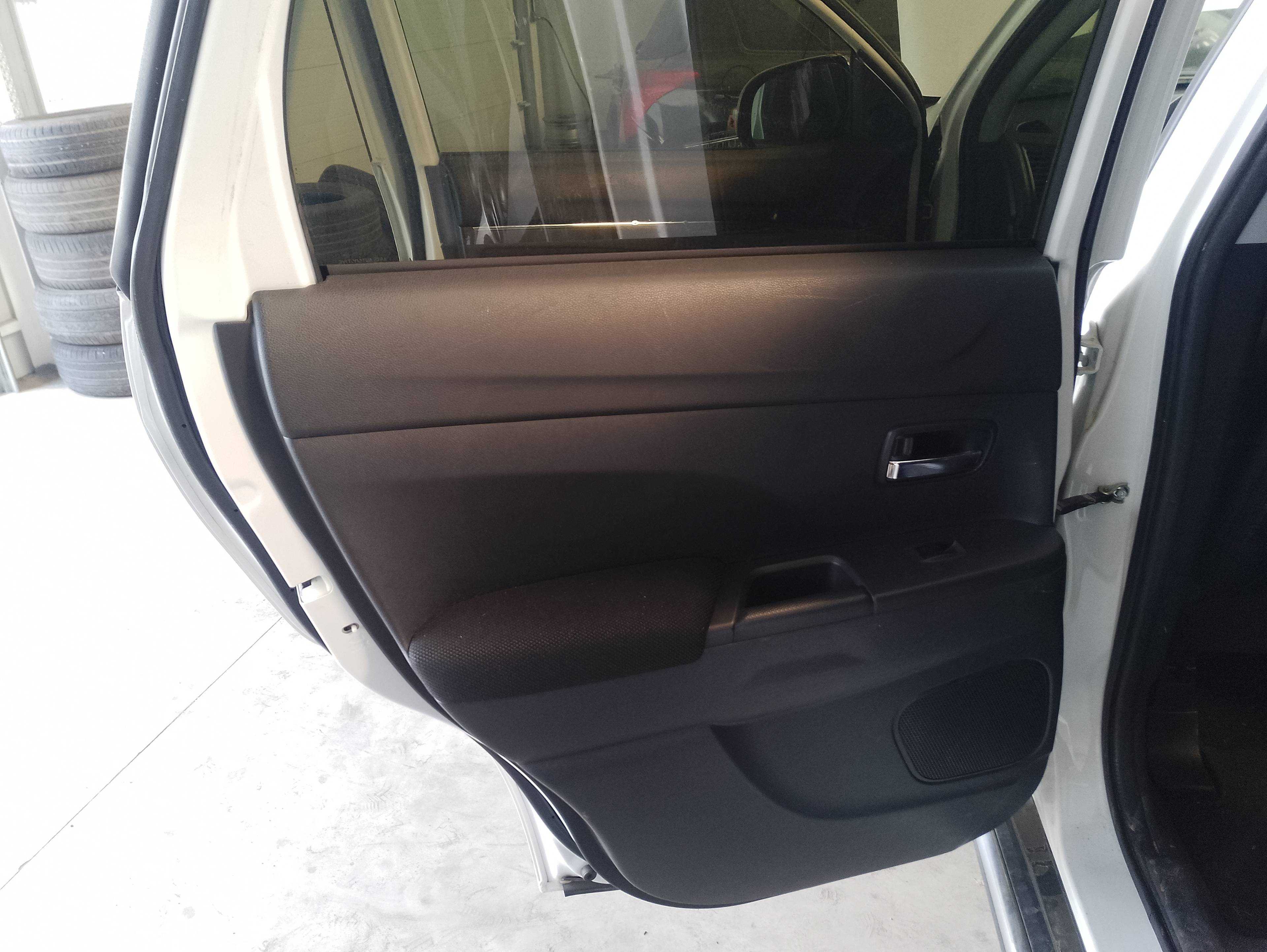Recambio de guarnecido puerta trasera izquierda para citroën c4 aircross attraction referencia OEM IAM   