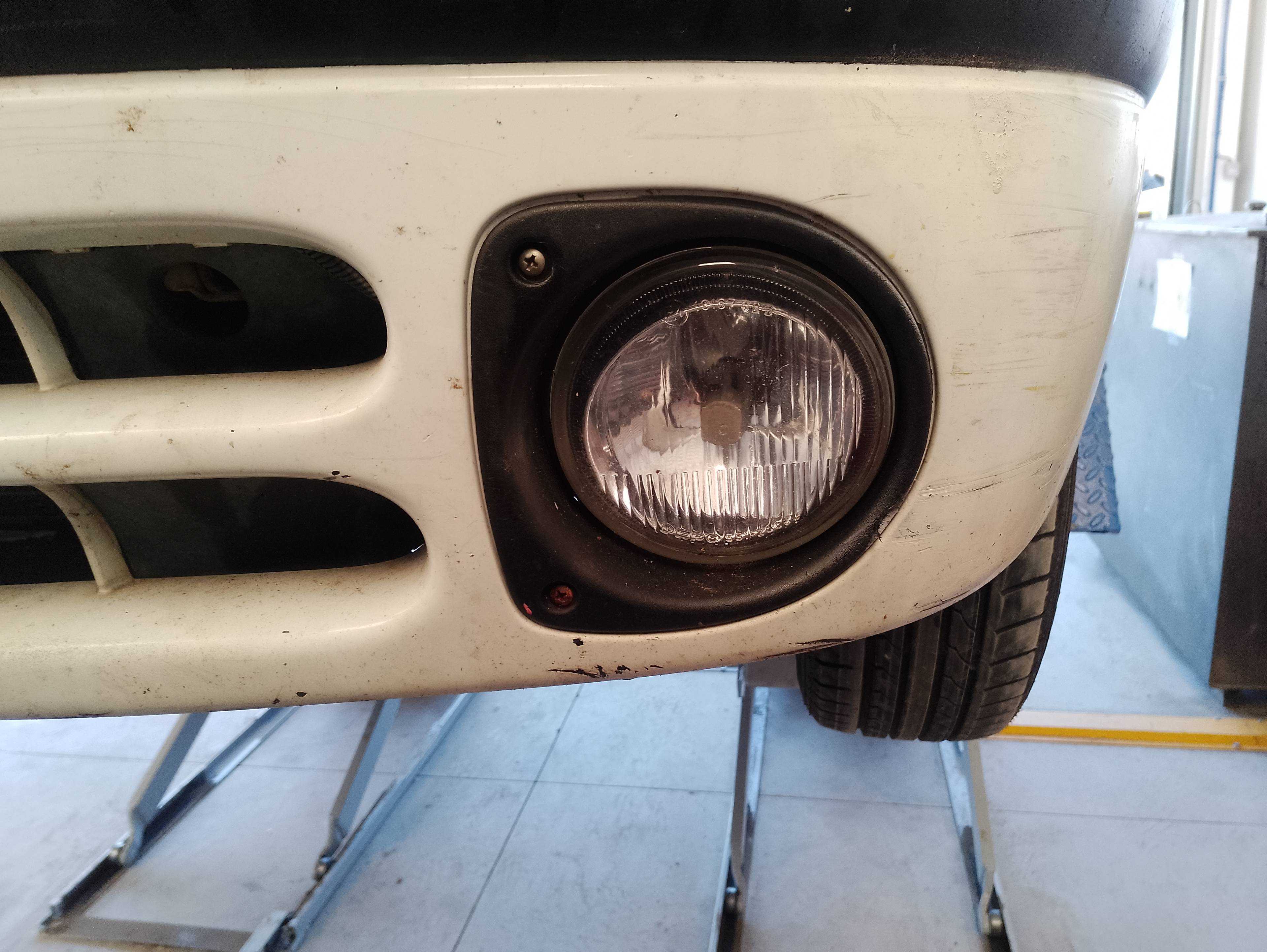 Recambio de faro antiniebla izquierdo para renault clio ii fase i (b/cbo) 1.9 d referencia OEM IAM   