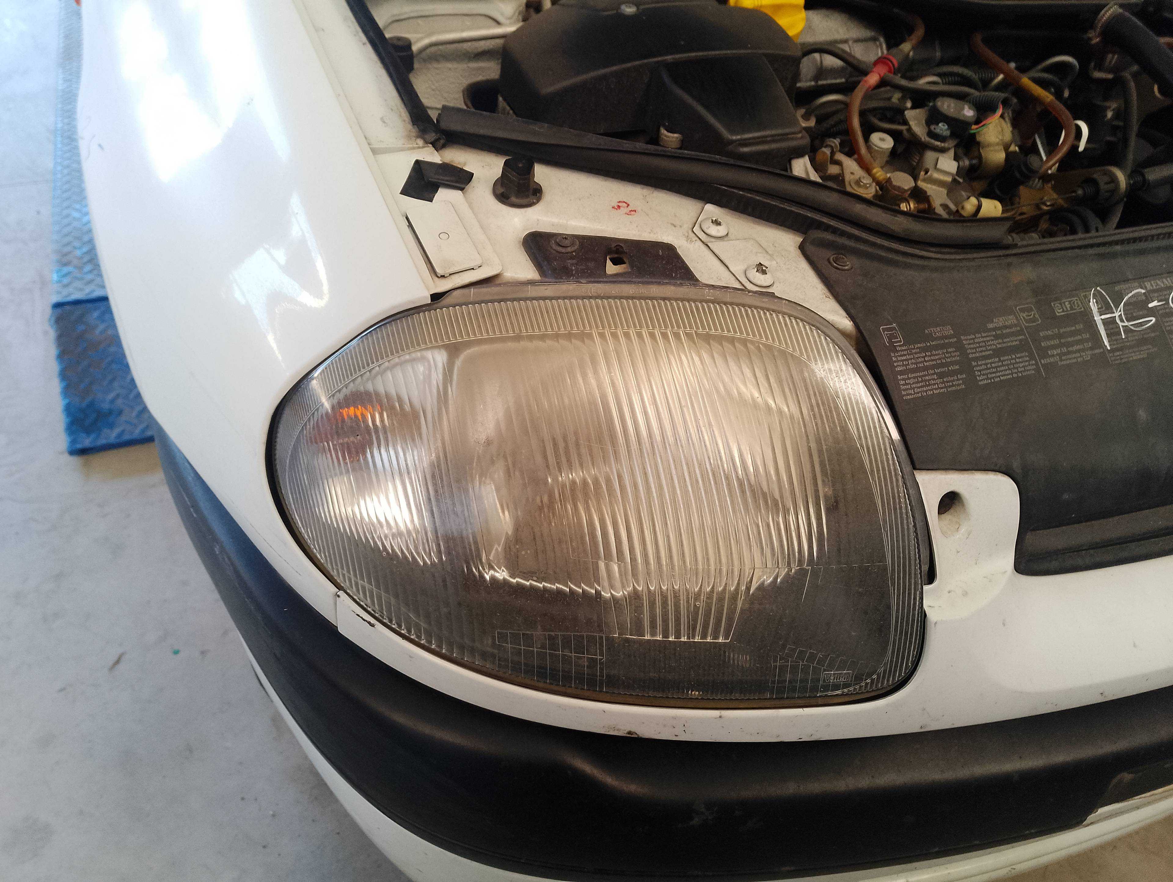 Recambio de faro derecho para renault clio ii fase i (b/cbo) 1.9 d referencia OEM IAM   