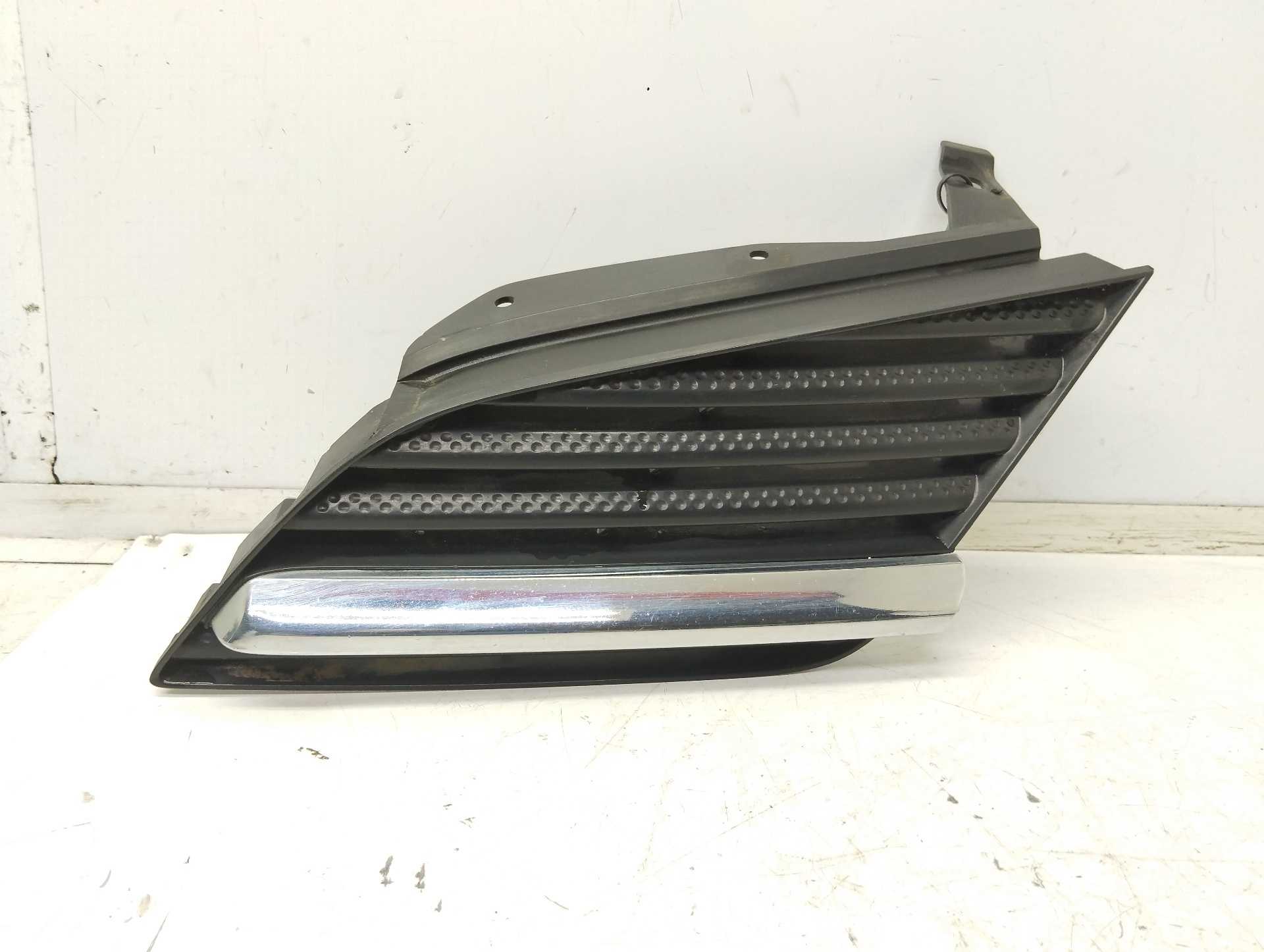 Recambio de rejilla paragolpes izquierda para nissan primera berlina (p12) acenta referencia OEM IAM 62330AU300  