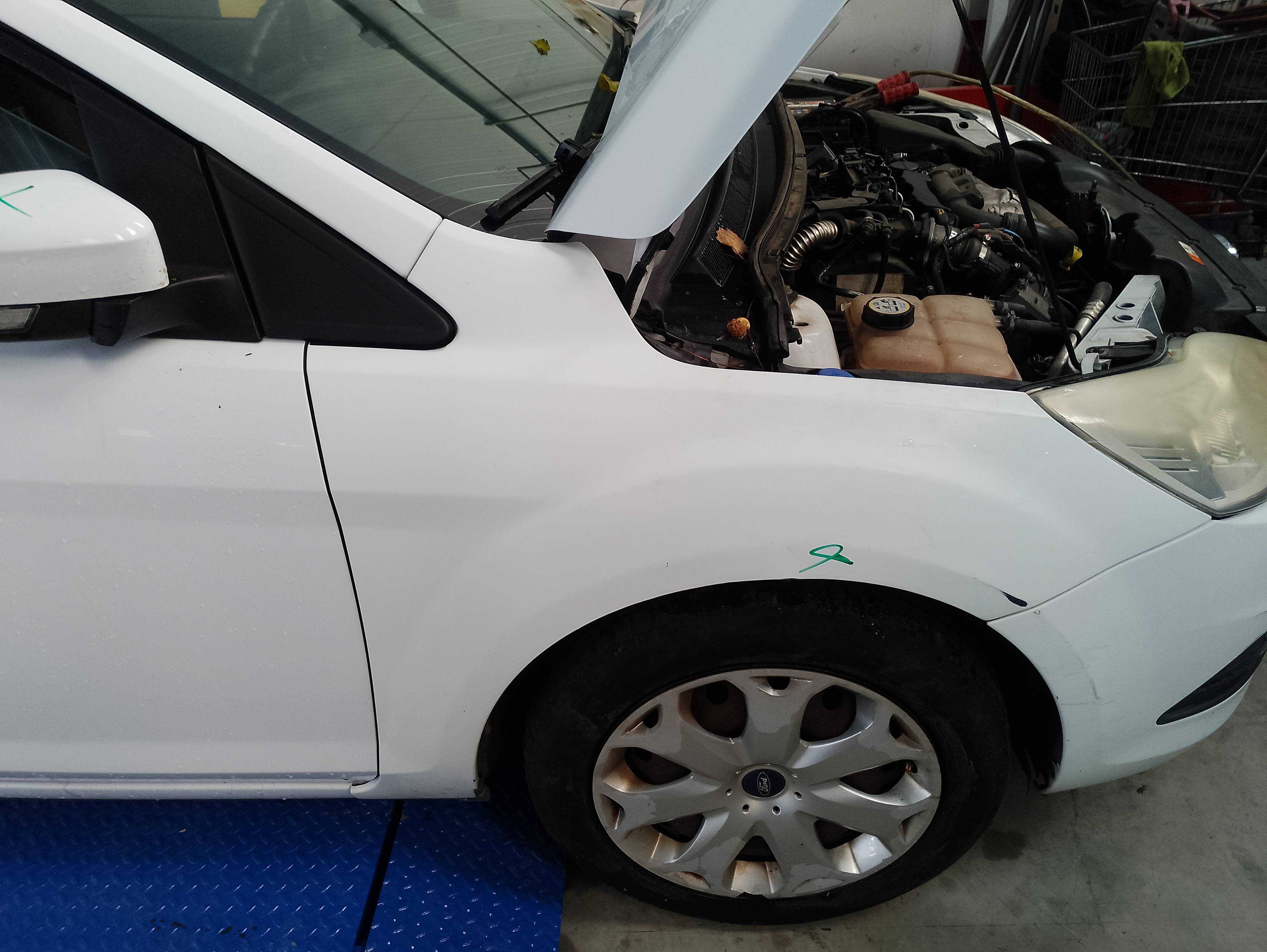 Recambio de aleta delantera derecha para ford focus berlina (cap) ambiente (d) referencia OEM IAM   