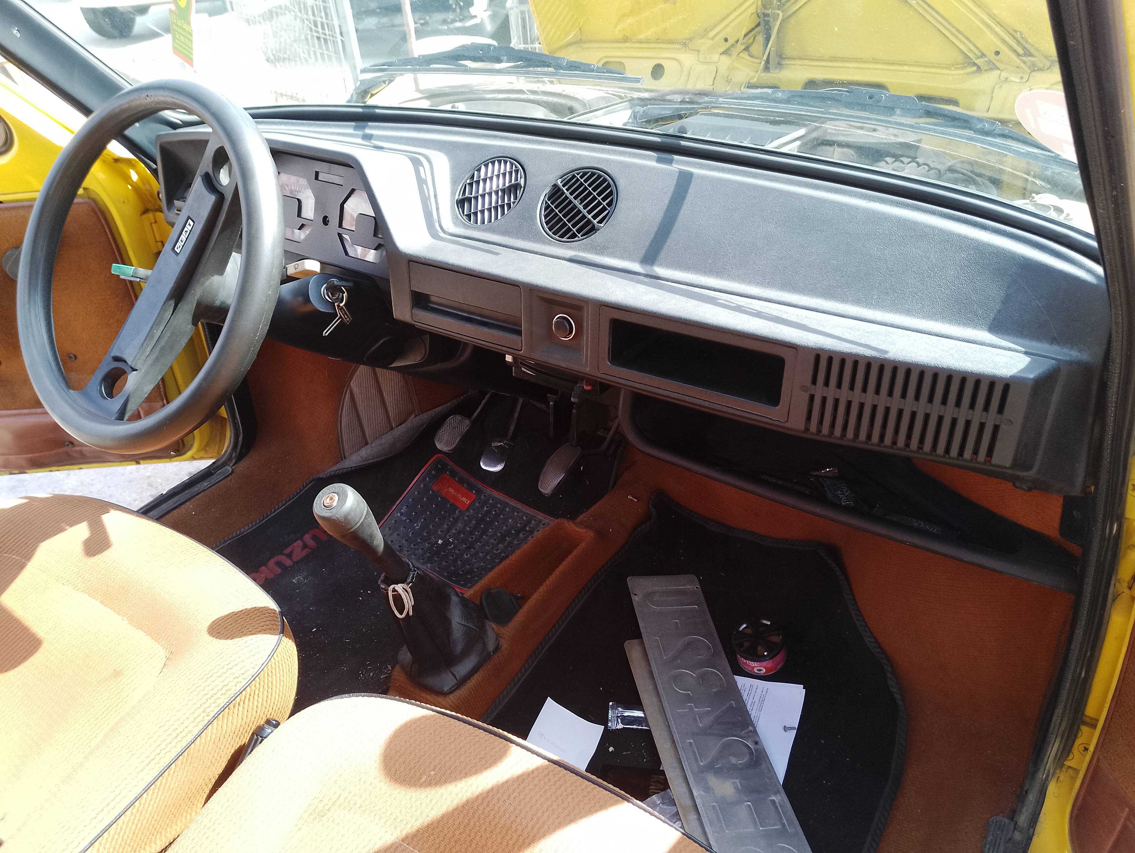 Recambio de salpicadero para seat 127 referencia OEM IAM   