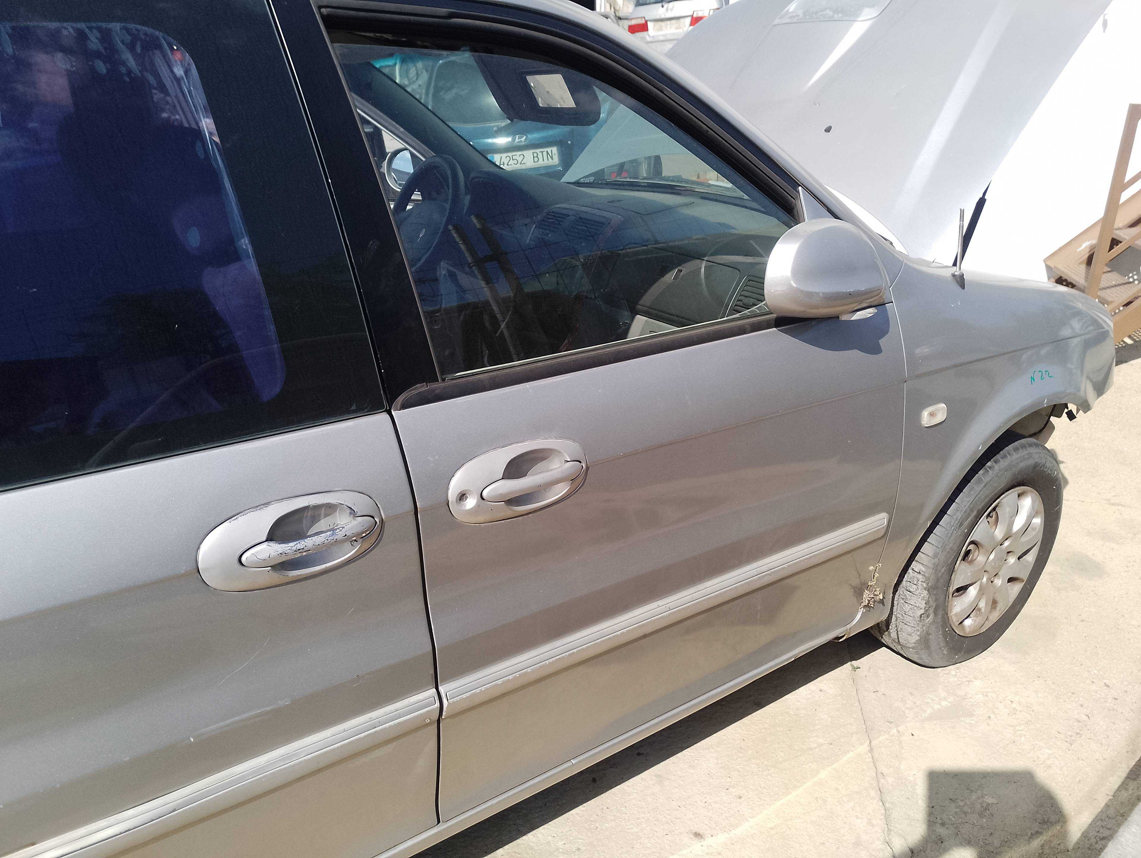 Recambio de puerta delantera derecha para kia carnival ii 2.9 cdri ex referencia OEM IAM   