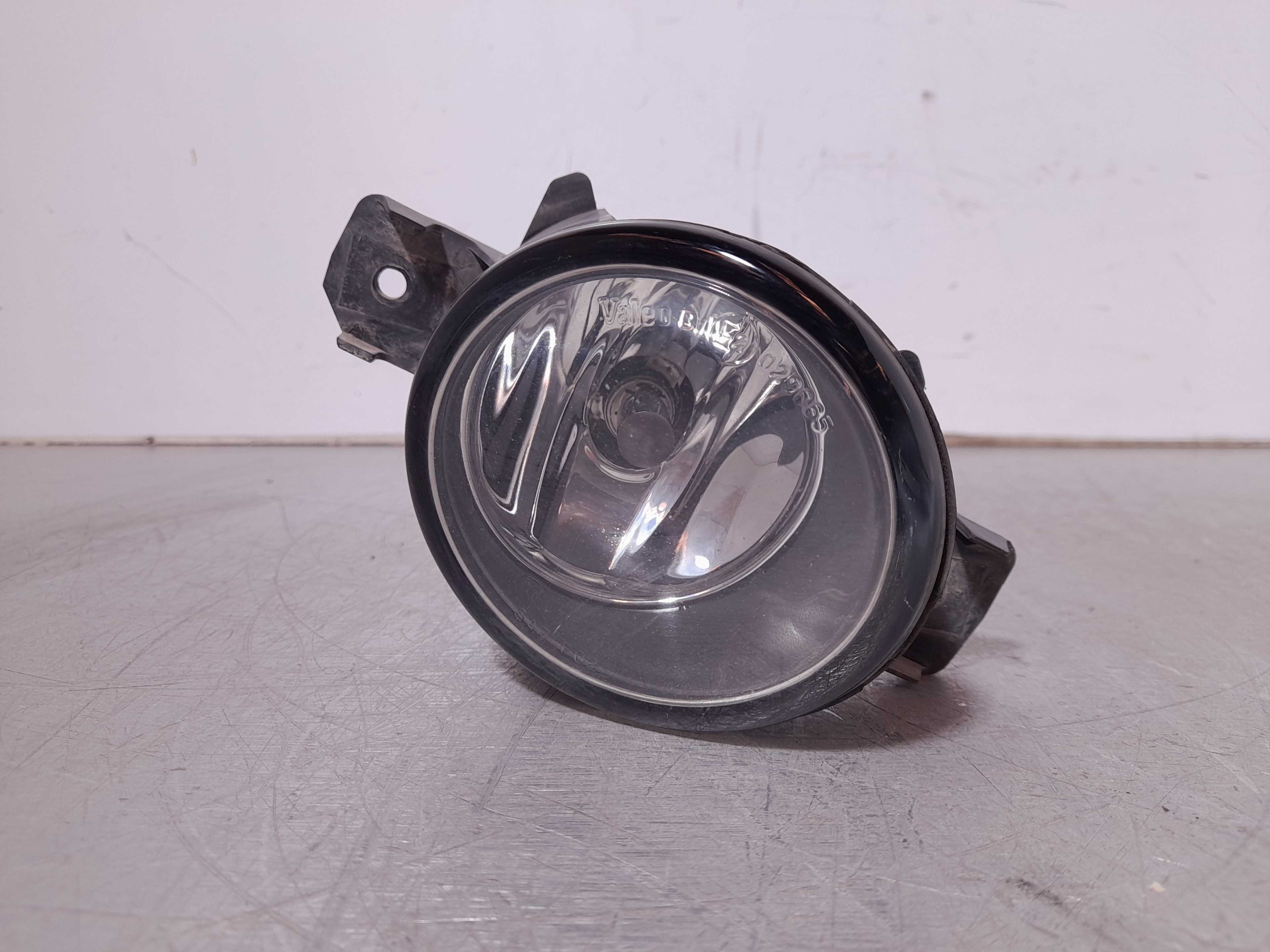 Recambio de faro antiniebla derecho para nissan micra (k12e) 25 aniversario referencia OEM IAM 89206421 VALEO 