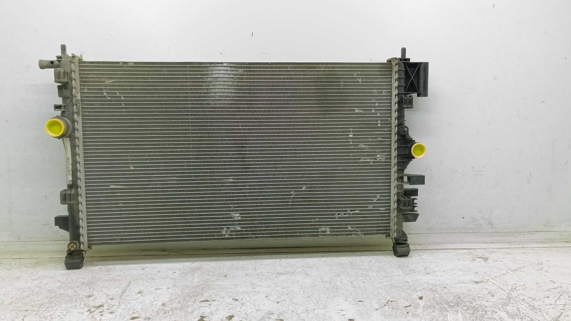 Recambio de radiador agua para opel insignia berlina cosmo referencia OEM IAM 13241725  