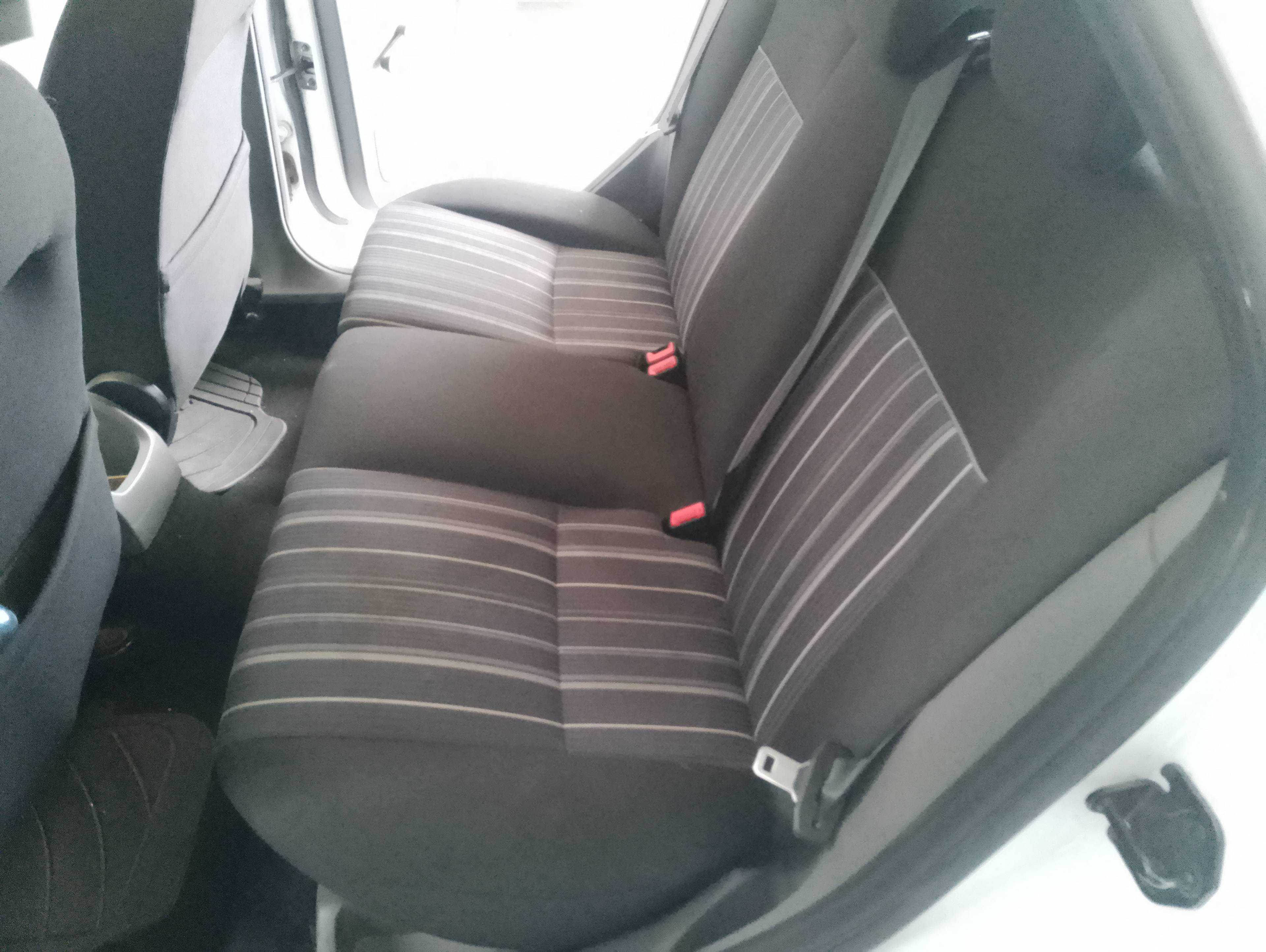 Recambio de asientos traseros para ford focus berlina (cap) ambiente (d) referencia OEM IAM   