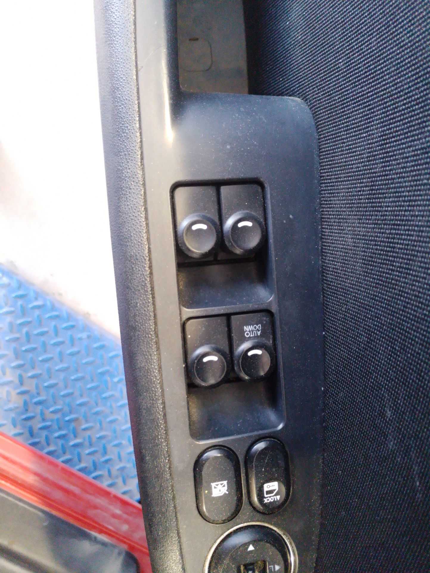 Recambio de mando elevalunas delantero izquierdo para hyundai i30 classic referencia OEM IAM 935702L010  