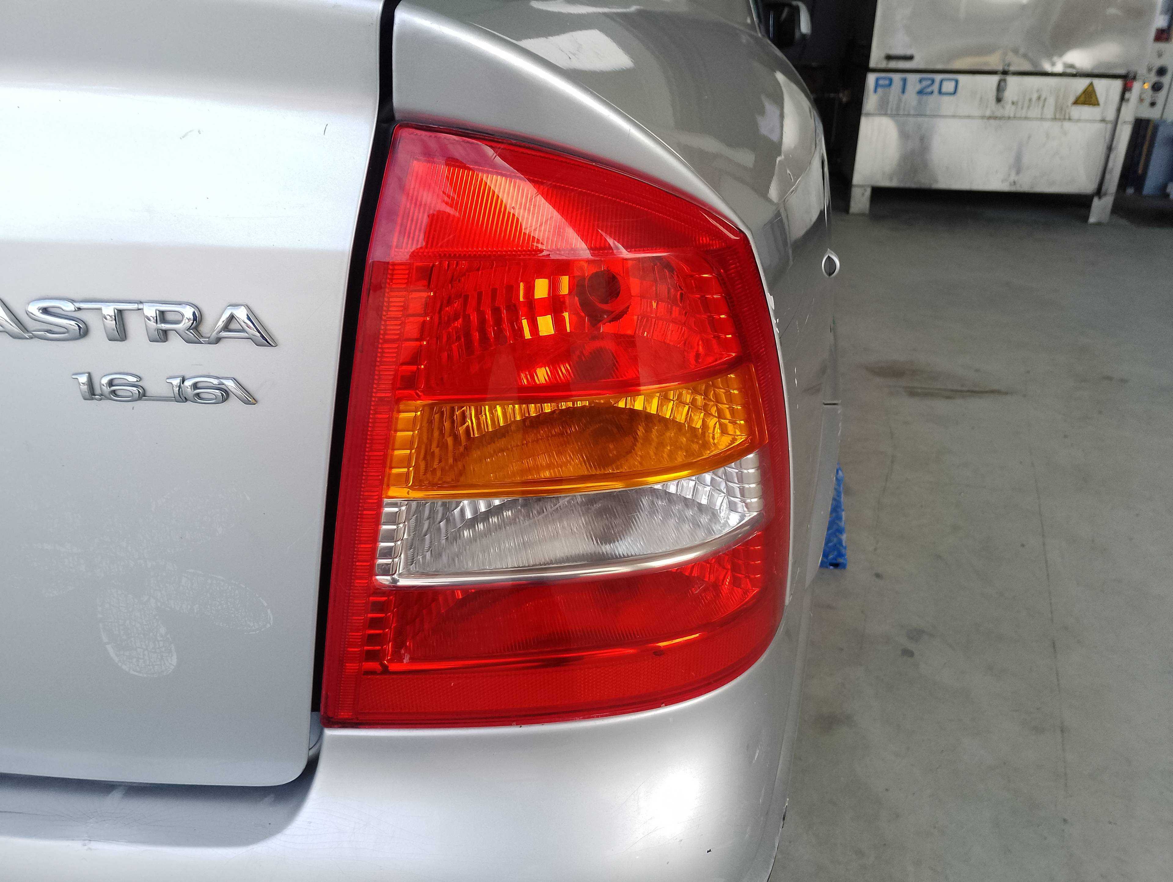 Recambio de piloto trasero derecho para opel astra g berlina comfort referencia OEM IAM   