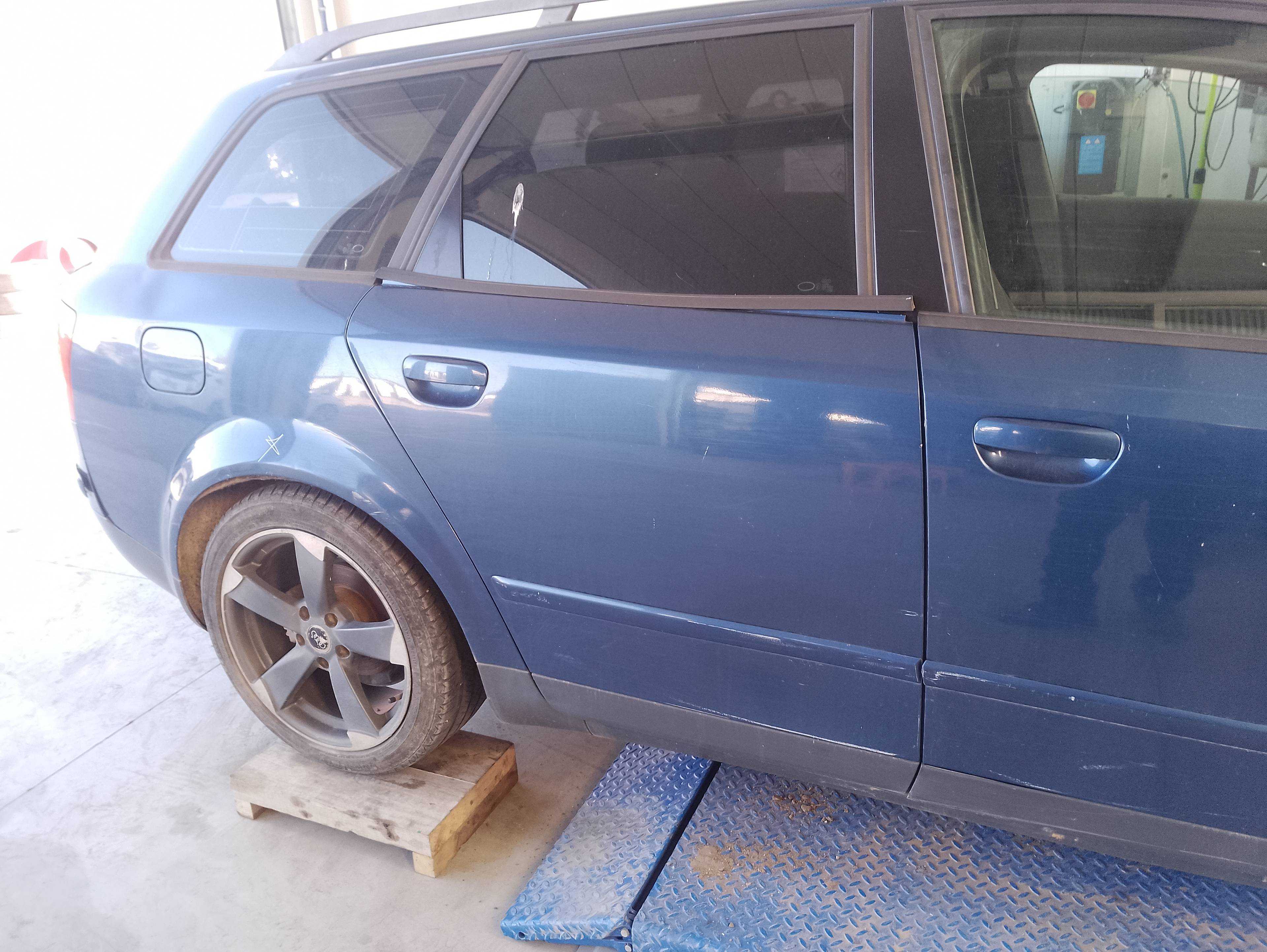 Recambio de puerta trasera derecha para audi a4 avant (8e) 1.9 tdi (96kw) referencia OEM IAM   